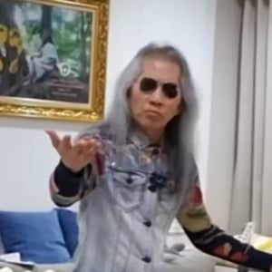 This is the Avatar Image for the อาจารย์แดง กีตาร์ (Daeng Guitar) AI Voice and Text to Speech Generator